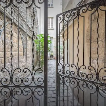 M1 - Magnificent In Le Marais's Heart شقة *