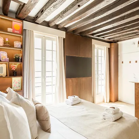 Apartment M1 - Magnificent In Le Marais's Heart