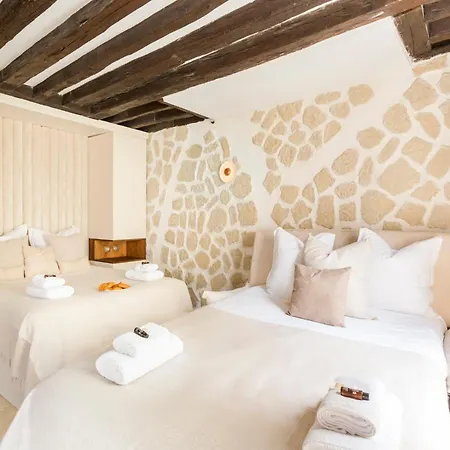 M1 - Magnificent In Le Marais's Heart 파리