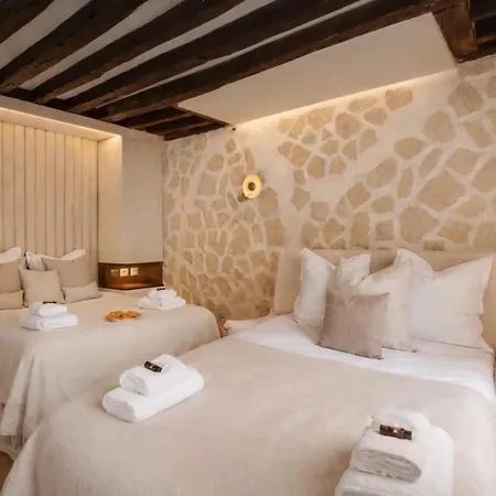 M1 - Magnificent In Le Marais's Heart 파리