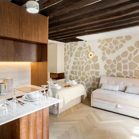 M1 - Magnificent In Le Marais's Heart *