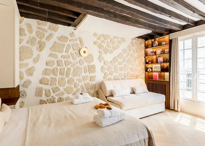 M1 - Magnificent In Le Marais's Heart * 파리