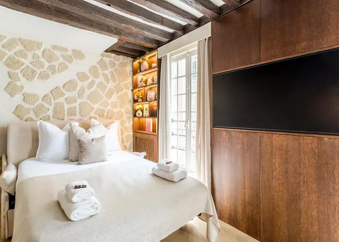 M1 - Magnificent In Le Marais's Heart 아파트 *