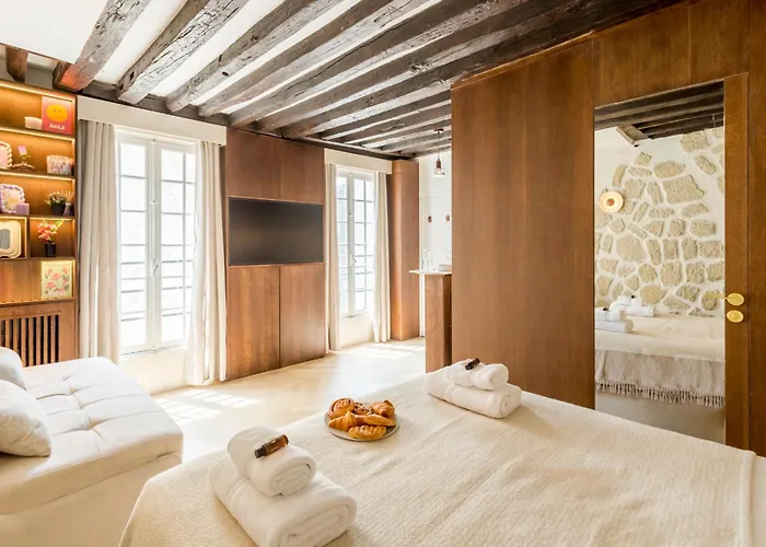 M1 - Magnificent In Le Marais's Heart * 파리