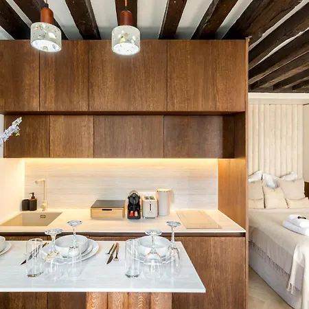 M1 - Magnificent In Le Marais's Heart Apartament Paryż